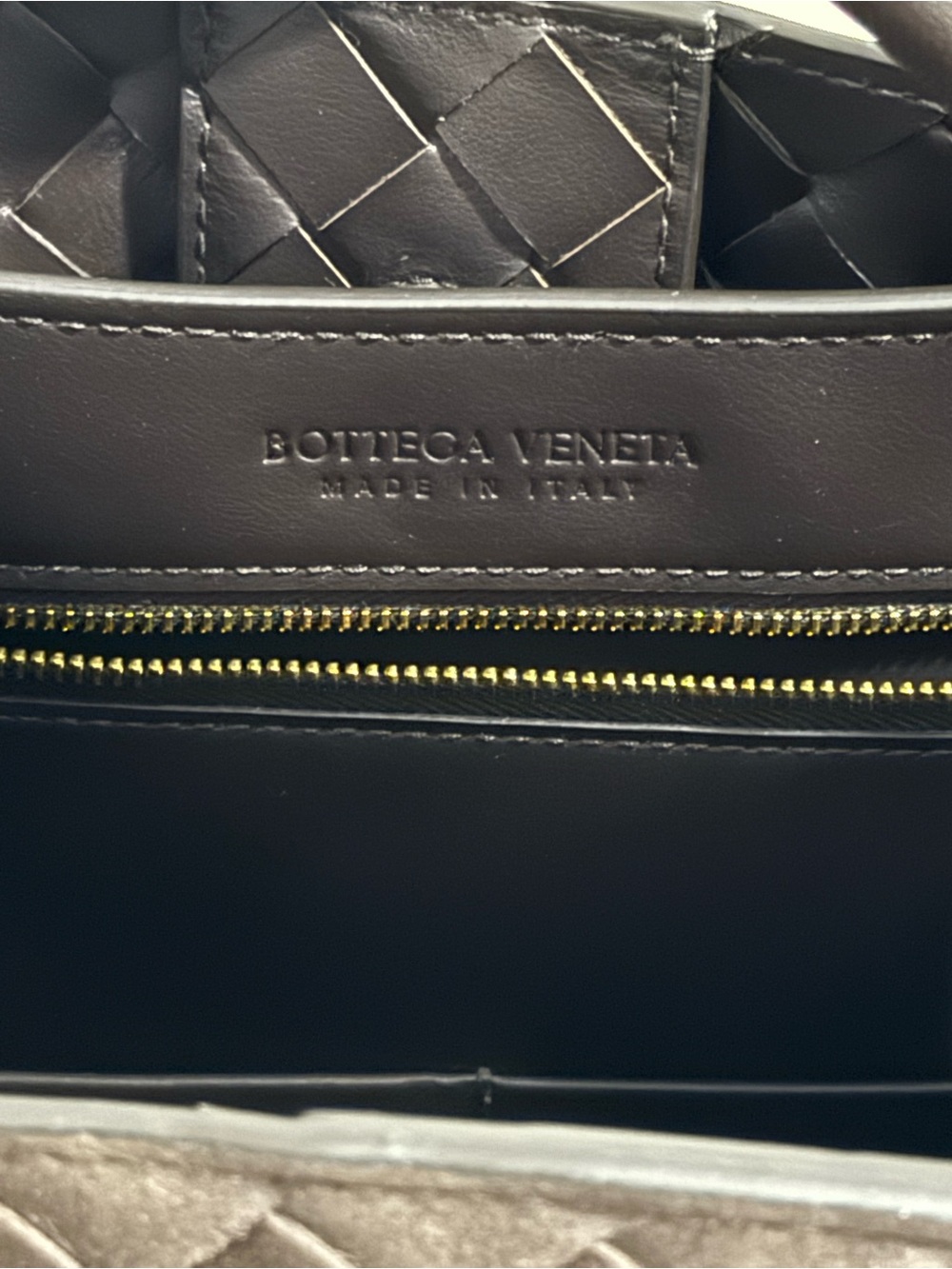 Bottega Veneta Andiamo Suede medium Fondant - Picture 8 of 13